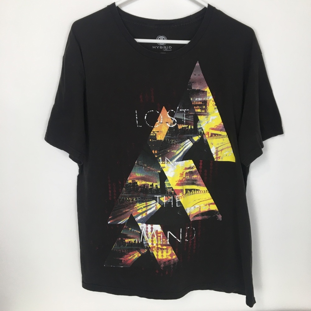 Hybrid threads lost in the mind graphic tee shirt XL